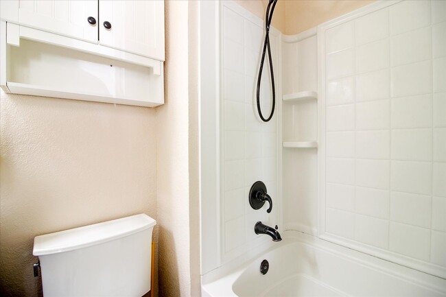 Building Photo - 1398 Meadow Ridge Cir