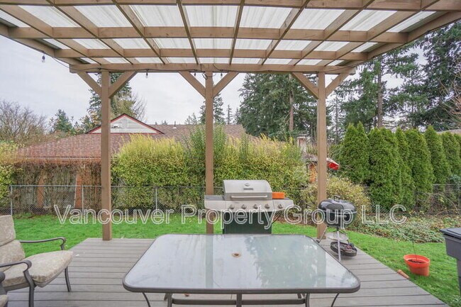 Building Photo - 403 NE 123rd Ave