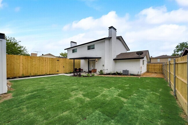 Building Photo - 15819 El Estado Dr