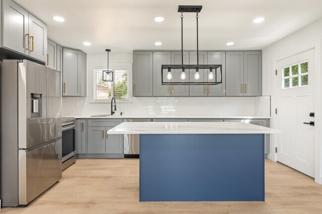 Building Photo - 1301 Clements Cir