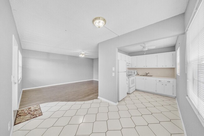 Building Photo - 308 Fanshaw H