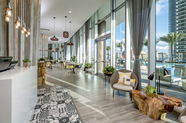Building Photo - 4111 S Ocean Dr