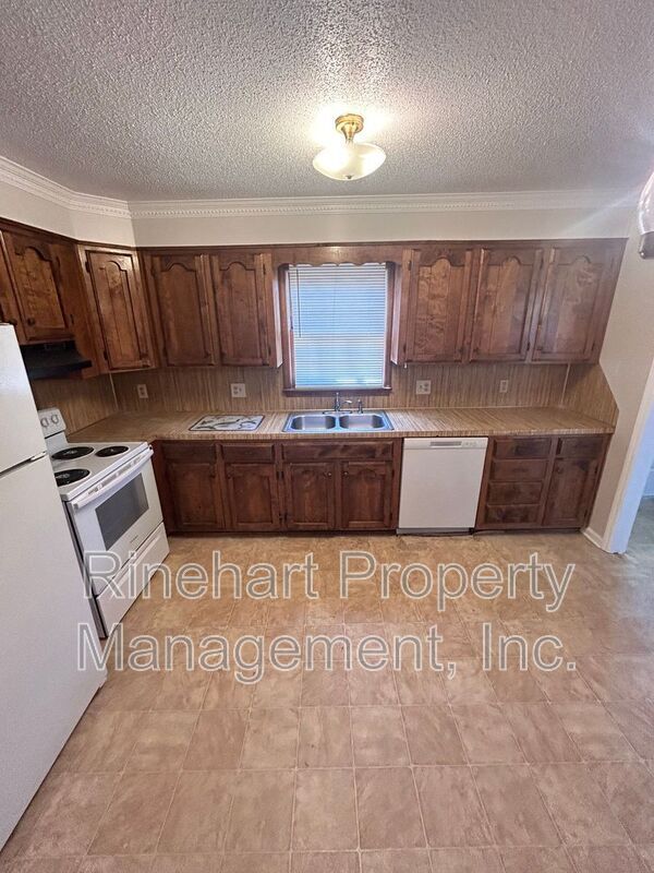 Building Photo - 480 Willowspring Ln