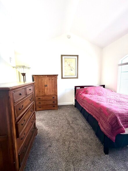 Building Photo - 1430 Colby Ave