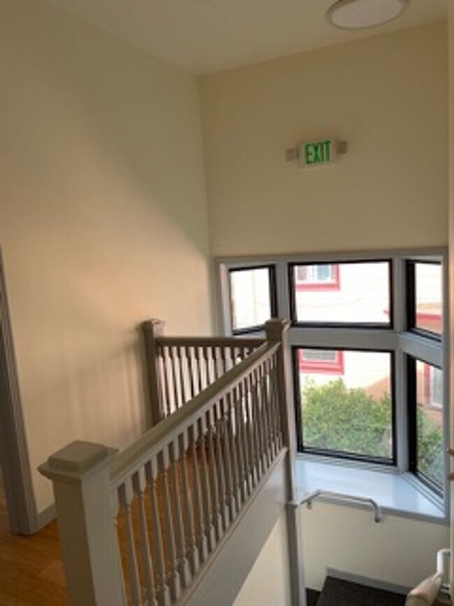 Building Photo - Please call Shami at (415) 225-2543 to sch...