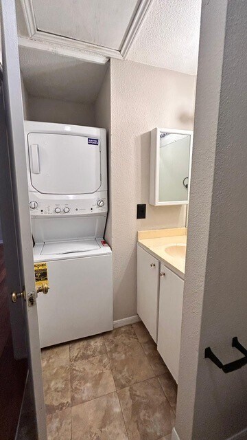 Building Photo - 728 Bering Dr