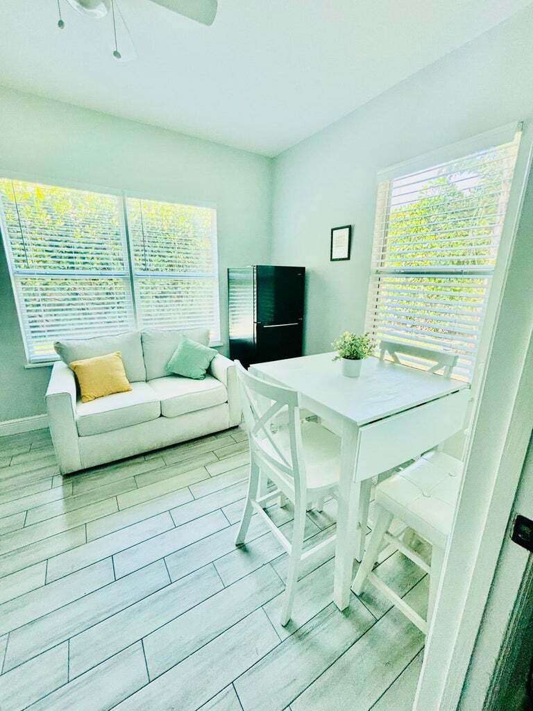 Building Photo - 1036 Francis St