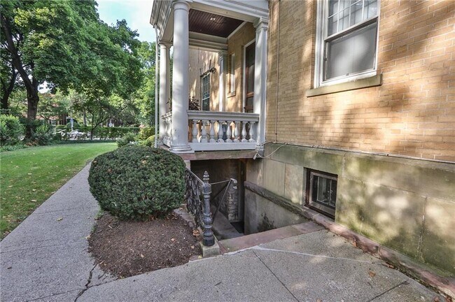 Building Photo - 1163 East Ave