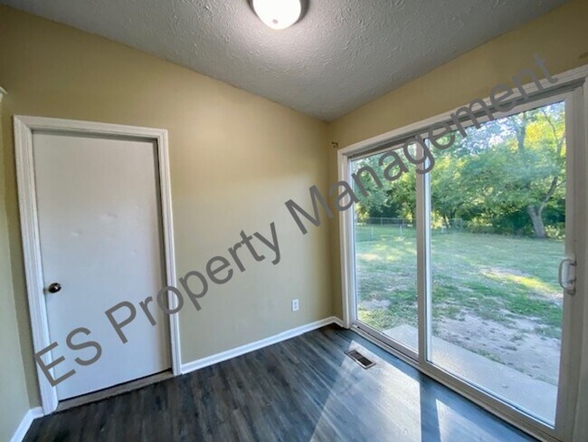 Building Photo - 3 Bedroom 1 Bathroom Ranch Style Home in Perry Township!