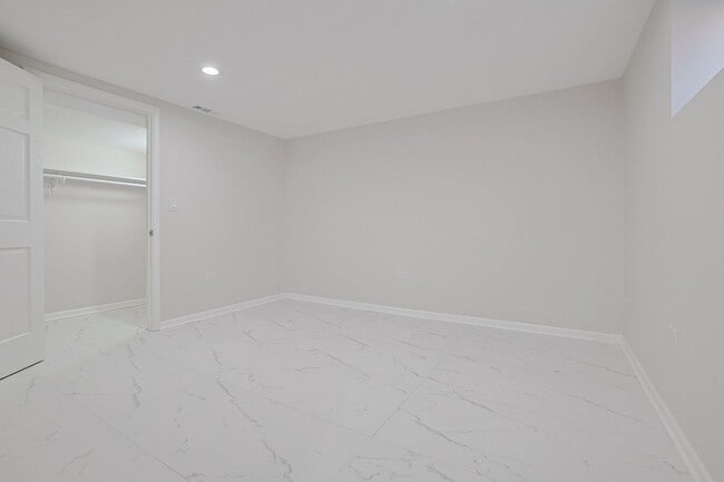 Building Photo - 475 Courtesy Ln