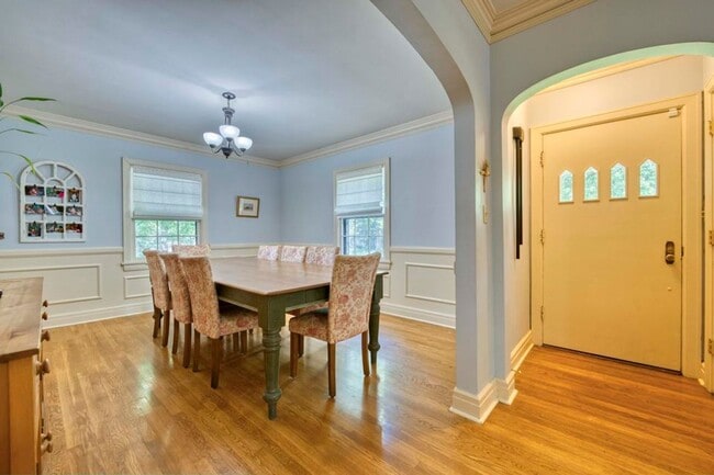 Building Photo - Beautiful 4 bedroom home in University Heights! Don't miss this one!