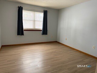 Building Photo - 702 Twin Circle Dr