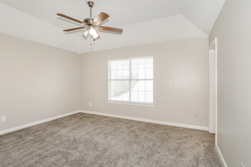 Building Photo - 4550 Cedar Leaf Cove