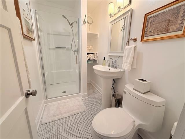 Building Photo - 611 Lyons St