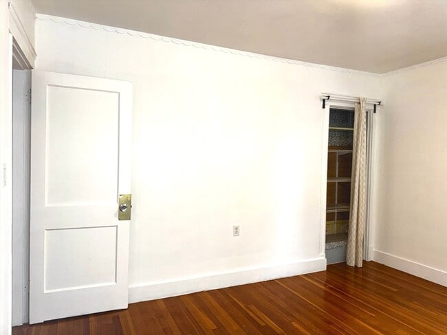 Building Photo - 40 Almont St