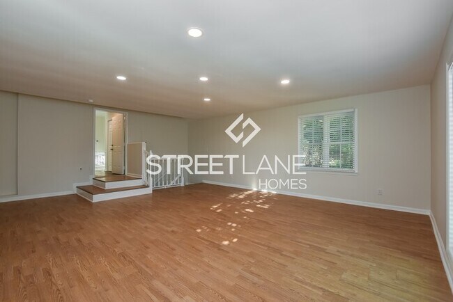 Building Photo - NOW OFFERING FIRST FULL MONTH FREE OR ONE ...