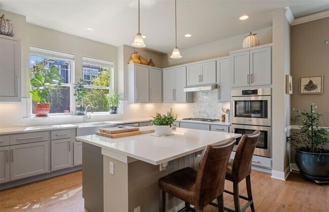 Building Photo - Modern 3BR Home with Finished Basement & Private Courtyard in Lowry