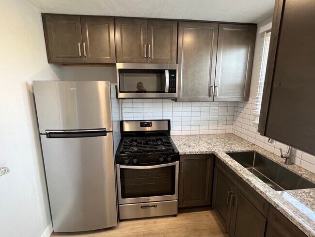 Building Photo - 863 Diamond St