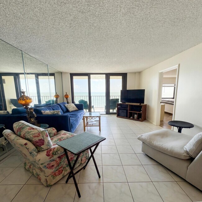 Building Photo - 4250 N Hwy A1A