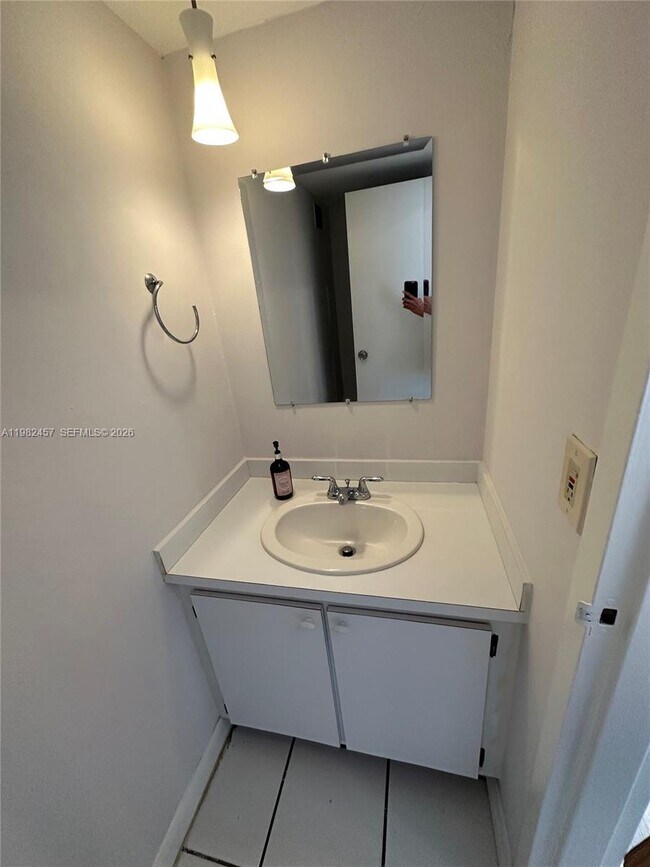 Building Photo - 200 SE 15th Rd