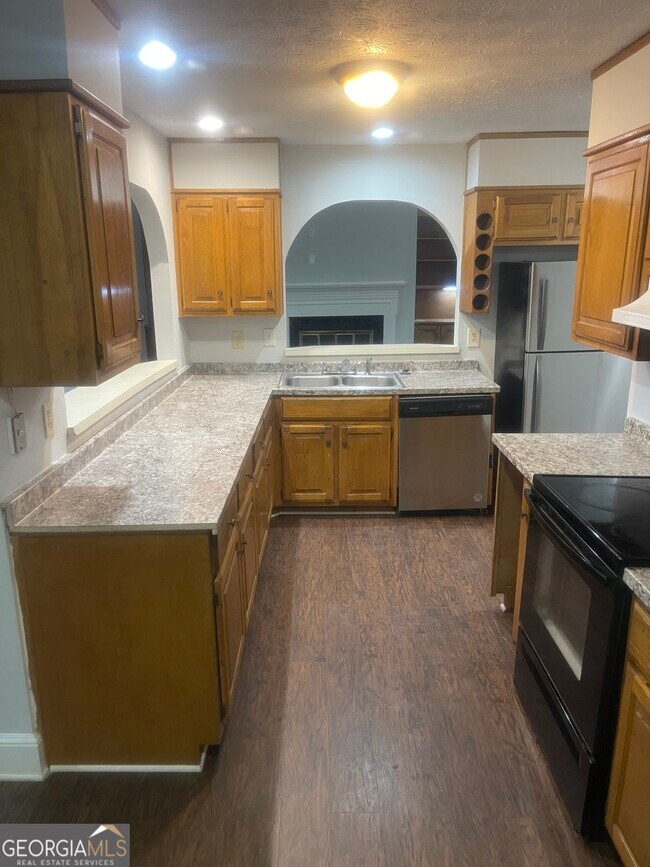Building Photo - 5035 Highland Hills Pkwy