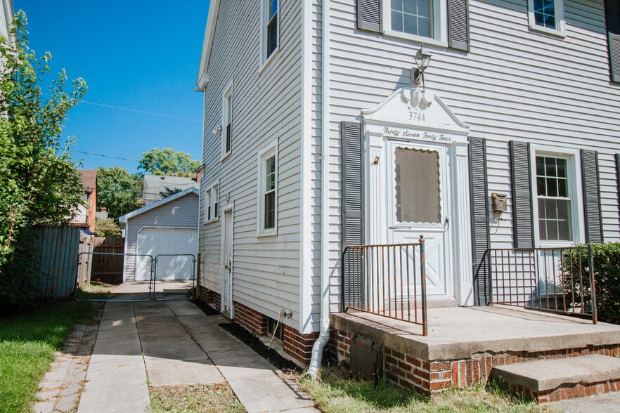 Building Photo - 3744 Bowen Rd