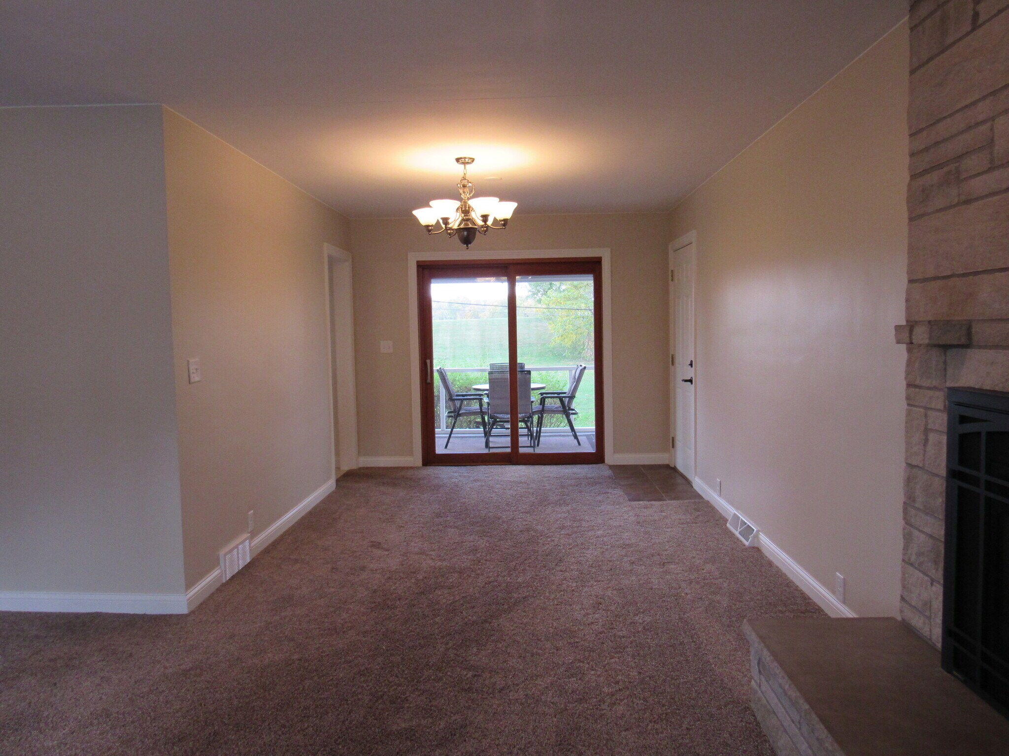 Building Photo - 233 Manor Dr