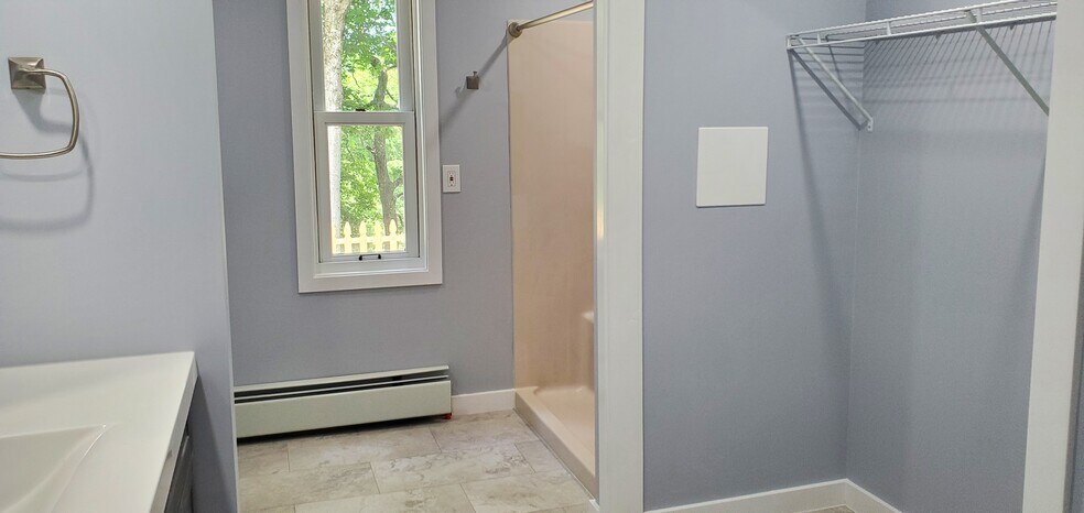 bathroom 2 - 2014 US Route 3