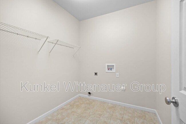 Building Photo - 105 Forest Oaks Dr