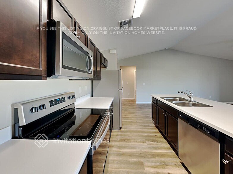 Building Photo - 16246 Alcira Cir