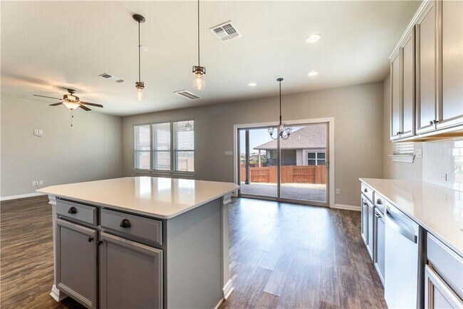 Building Photo - 5413 Traviston Dr