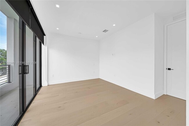 Building Photo - 2710 SW 34th Ave