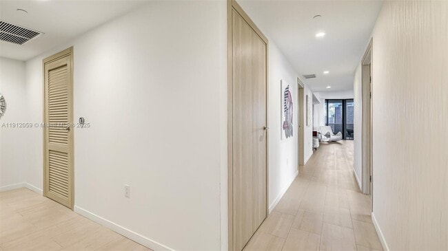 Building Photo - 1000 Brickell Plaza