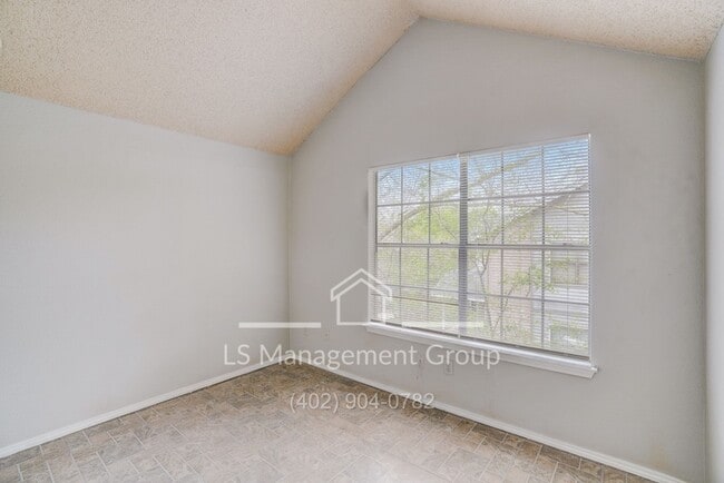 Building Photo - 7517 Oak Chase