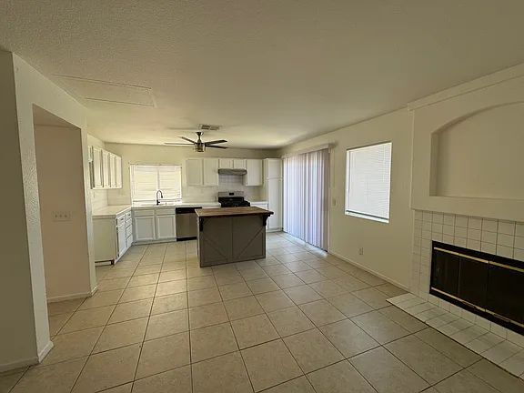 Building Photo - 4 BED/3BATH House in New Adelanto for Rent