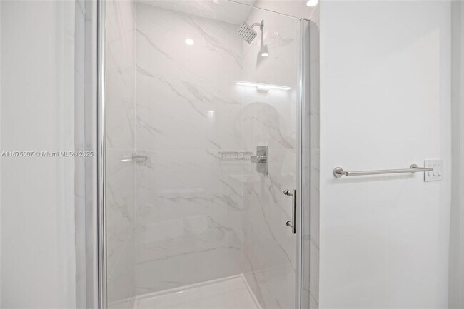 Building Photo - 700 NE 24th St