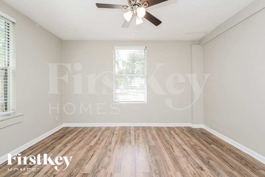 Building Photo - 7309 N Dartmouth Ave