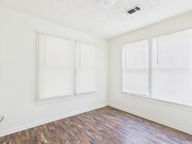 Building Photo - 138 Watson St