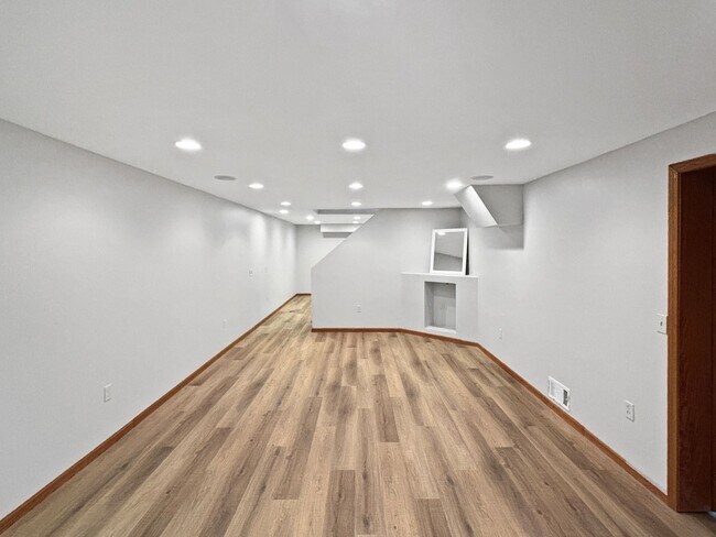 Building Photo - 5801 W 99th St