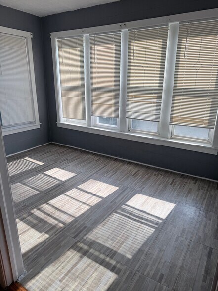 Building Photo - 5216 S Ingleside Ave