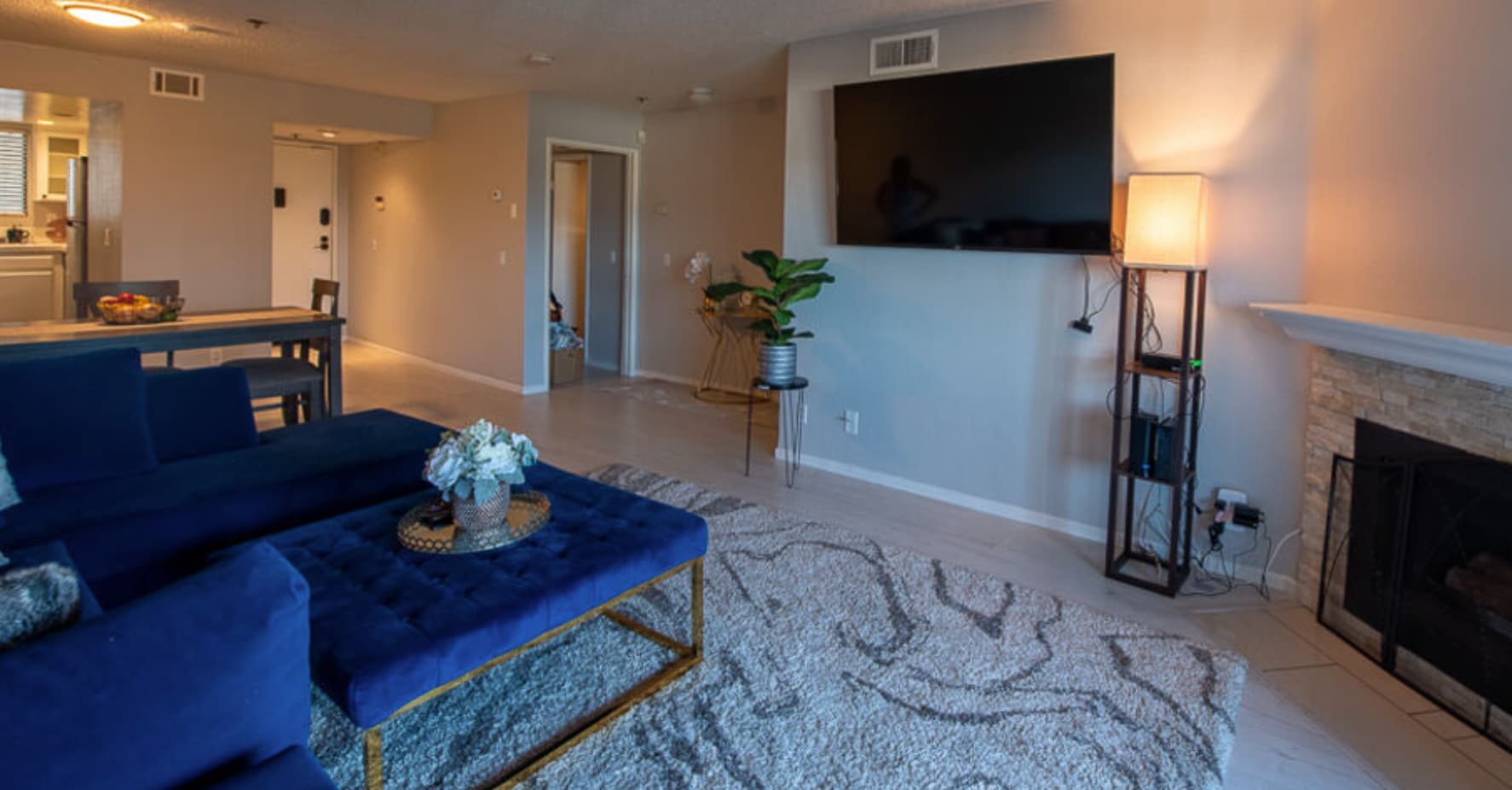 Building Photo - 6545 Reseda Blvd