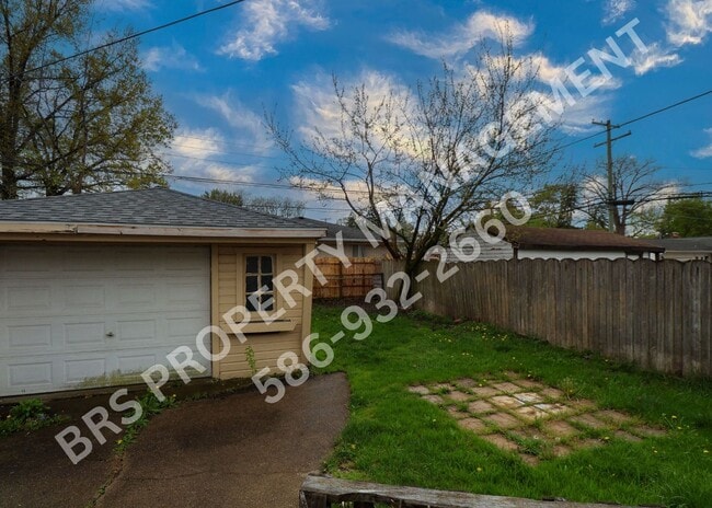Building Photo - 3 BD 1 Bath in Hazel Park