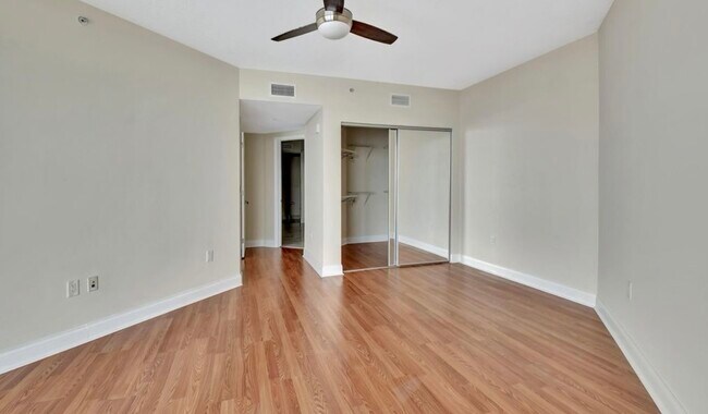 Building Photo - 241 Riverside Dr