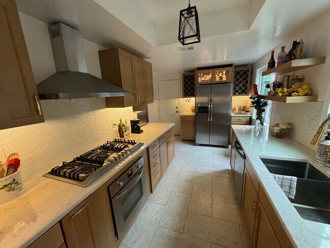 Building Photo - Coming soon!! beautiful spacious 3 bedroom...