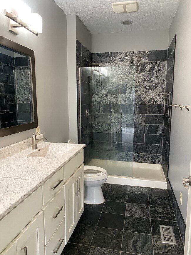 Building Photo - 111 N Walnut St