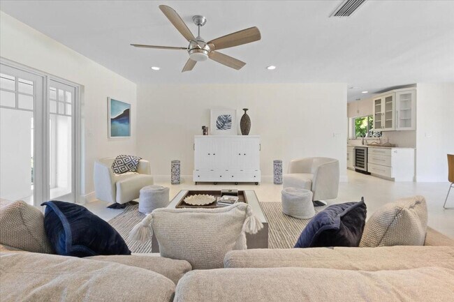 Building Photo - 1635 Seabreeze Blvd