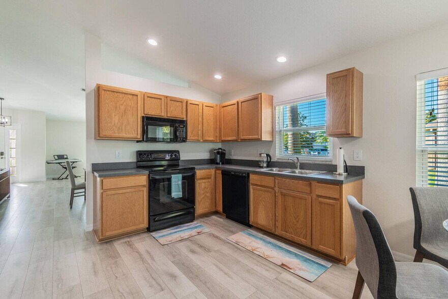Building Photo - 4477 Sanibel Way