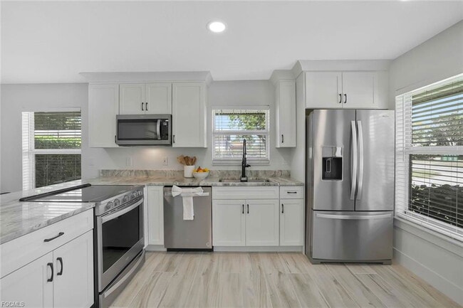 Building Photo - 2710 Arbutus St