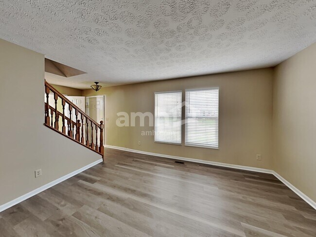 Building Photo - 4626 Laurel View Dr