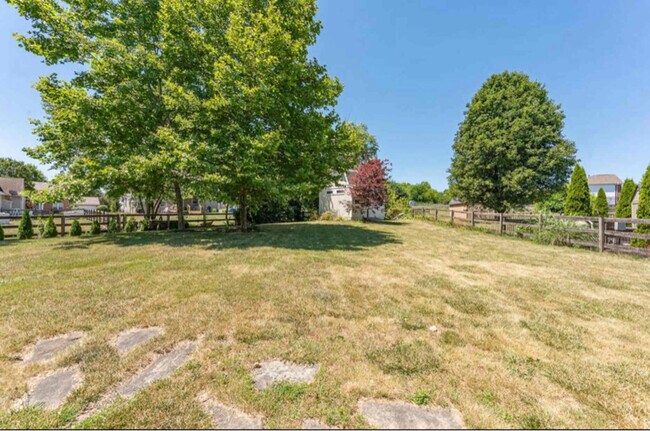 Building Photo - 8174 Colyn Ct